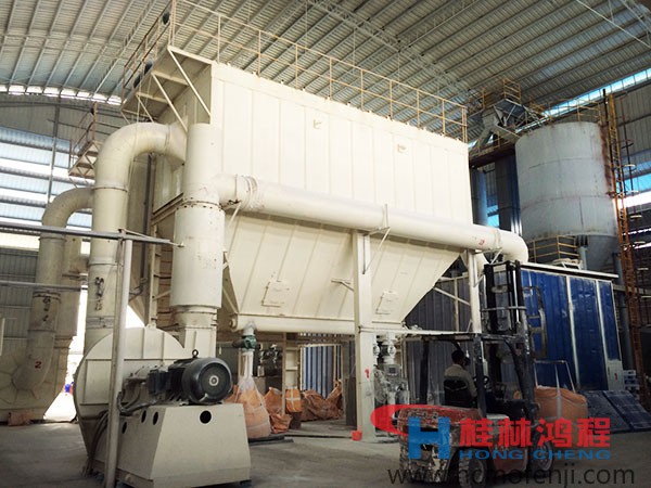 桂林鴻程重鈣磨粉機案例：廣東年產12萬噸重鈣微粉項目現(xiàn)場 